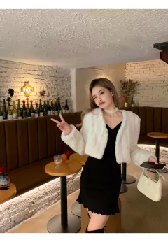 Casaco Penélope de Pele de Cordeiro Peludo Chic. - Clube das Coisas - Tudo para Você ficar mais Linda e Sexy