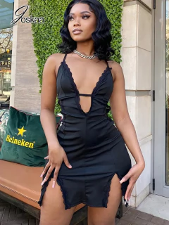 Vestido Curto Decotado com Fenda nas Pernas Isabella. - comprar online