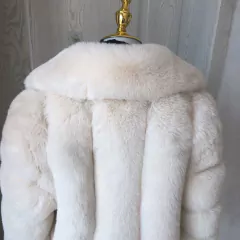 Casaco de Pele de Raposa Elegante e Quente Hilary. na internet