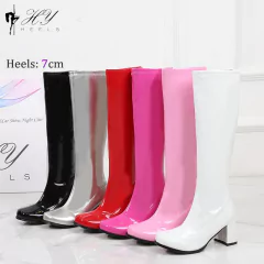 Bota Madelyn Brilhante com glitter com salto grosso quadrado.