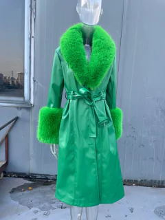 Imagem do Sobretudo de Luxo com Gola e Punho de Pelo de Raposa Anne.