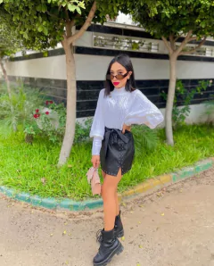 Saia Preta de Couro Fake com Fenda Lateral e Frisado Sexy, Saia Sexy com Cinto. na internet