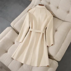 Casaco Elegante Longo de Lã com Abotoamento e Cinto Trinity. - comprar online