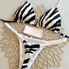 Biquíni elegante estampado com alça trançada Sophia na internet