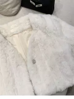 Casaco Penélope de Pele de Cordeiro Peludo Chic. na internet