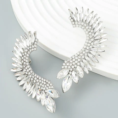 Brinco Elizabeth Estilo Piercing de Folhas de Cristal.