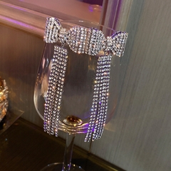 Brinco com laço e franja de Strass Mia.
