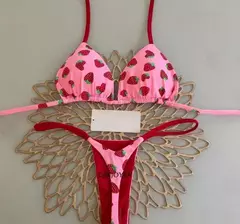 Biquíni elegante estampado com alça trançada Sophia - Clube das Coisas - Tudo para Você ficar mais Linda e Sexy