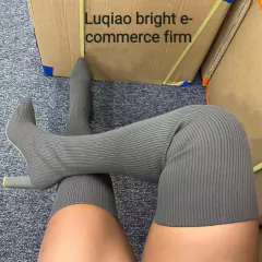 Bota de Salto Alto de Tecido Mega Conforto Alicia.