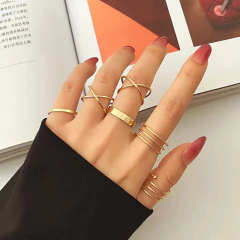 Imagem do Conjunto de Anéis Dourado Bya, Super Tendência, Kit de Anéis Blogueirinhas.