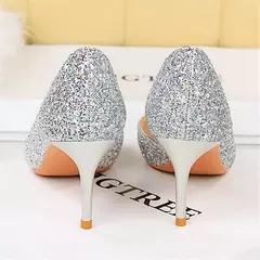 Sapato Scarpin com Detalhes em Lantejoulas e Saltos de 7cm a 10.5cm Olívia - Clube das Coisas - Tudo para Você ficar mais Linda e Sexy