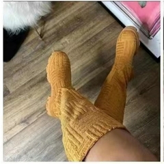 Bota Plataforma de Pelo Quente Brigithe. - Clube das Coisas - Tudo para Você ficar mais Linda e Sexy