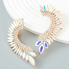 Brinco Elizabeth Estilo Piercing de Folhas de Cristal.