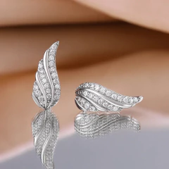 Brincos Asas de Anjo Brincos Estilosos em Forma de Asas Paige. - Clube das Coisas - Tudo para Você ficar mais Linda e Sexy