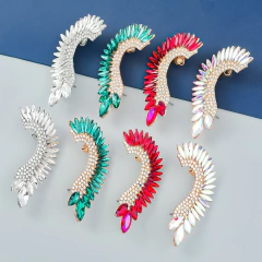 Brinco Elizabeth Estilo Piercing de Folhas de Cristal. na internet