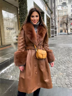 Imagem do Sobretudo de Luxo com Gola e Punho de Pelo de Raposa Anne.