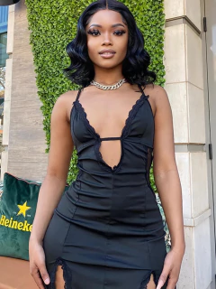 Vestido Curto Decotado com Fenda nas Pernas Isabella. - Clube das Coisas - Tudo para Você ficar mais Linda e Sexy