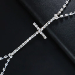 Imagem do Colar para Corpo Body Chain Sexy Cruz, Corrente com Cruz de Strass Gigi.