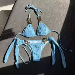 Biquíni com Corrente e Laço Elegante Brigitte - Clube das Coisas - Tudo para Você ficar mais Linda e Sexy