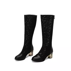 Imagem do Bota Feminina Fashion salto quadrado com detalhes em Renda Ada