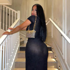 Vestido longo transparente colado com fenda e decote em V Brook. - comprar online