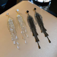 Brinco Estilo Cascata com Cristal de Strass Elegante Ashiley. na internet