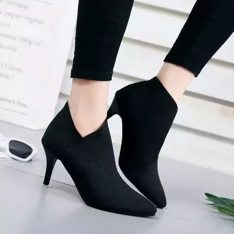 Bota Feminina Cano Curto Elegante com Fenda no Tornozelo Jessy. - comprar online