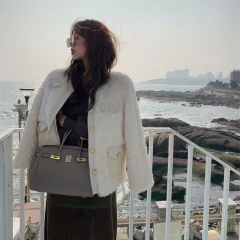 Casaco de Lã de Cordeiro Estilo Europeu Ashiley. - Clube das Coisas - Tudo para Você ficar mais Linda e Sexy