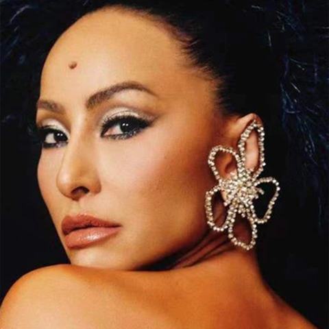 Brinco Sabrina Satto Flor com Strass, Brinco de Festa.