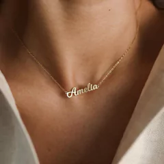 Colar com Nome Personalizado Fino e Elegante. na internet