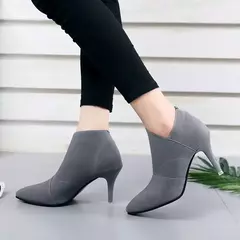 Bota Feminina Cano Curto Elegante com Fenda no Tornozelo Jessy. - Clube das Coisas - Tudo para Você ficar mais Linda e Sexy