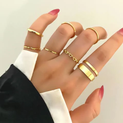 Conjunto de Anéis Dourado Bya, Super Tendência, Kit de Anéis Blogueirinhas. - comprar online