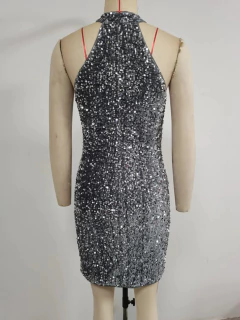 Imagem do Vestido Curto Zayra de Lantejoulas Brilhantes.