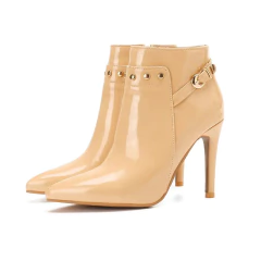 Bota Cano Curto Forte Tendência Talya. na internet