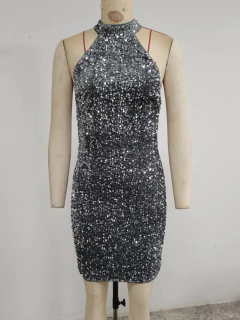 Vestido Curto Zayra de Lantejoulas Brilhantes.