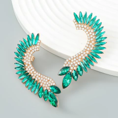 Brinco Elizabeth Estilo Piercing de Folhas de Cristal. - Clube das Coisas - Tudo para Você ficar mais Linda e Sexy