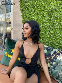 Vestido Curto Decotado com Fenda nas Pernas Isabella. na internet