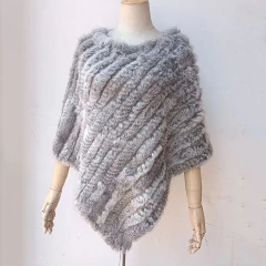 Poncho Rihanna Elegante de Pele de Coelho Xale. - Clube das Coisas - Tudo para Você ficar mais Linda e Sexy