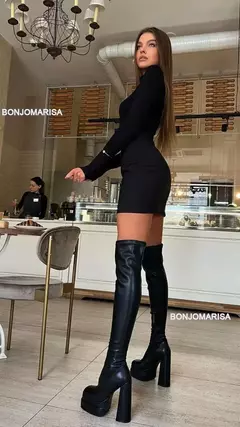Imagem do Bota Emma cano longo acima do joelho salto alto grosso de plataforma.