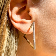 Brinco Triangulo zirconia branca M gold