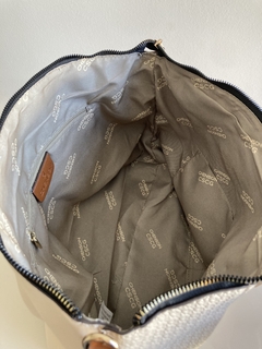 Bolsa Feminina Chenson Licensed Textura Delicada de Mão - Kebelle