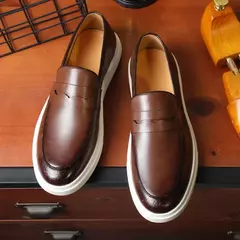 Mocassins de couro em relevo masculinos, slip-on, sola grossa, sapatos casuais