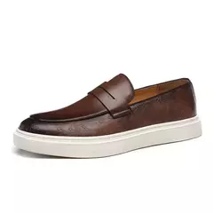 Mocassins de couro em relevo masculinos, slip-on, sola grossa, sapatos casuais na internet