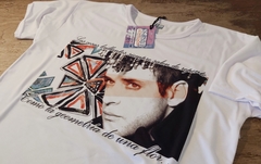 Imagen de Remera Unisex Gustavo Cerati Geometría De una Flor