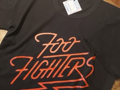 Remera Unisex Foo Fighters Logo Lineal [Varios Colores] en internet