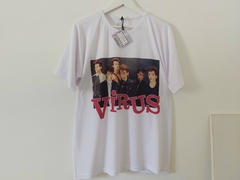 Remera Unisex Blanca Virus Banda y Logo