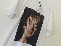Remera Unisex Blanca Gustavo Cerati Fotografía en internet