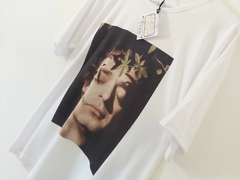 Remera Unisex Blanca Gustavo Cerati Fotografía - Beatagonia Store