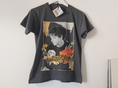 Remera Unisex Gustavo Cerati Amor Amarillo Frase Negro Jaspeado