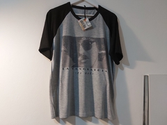 Remera Unisex Manga Ranglan Charly García La Vanguardia es así en internet